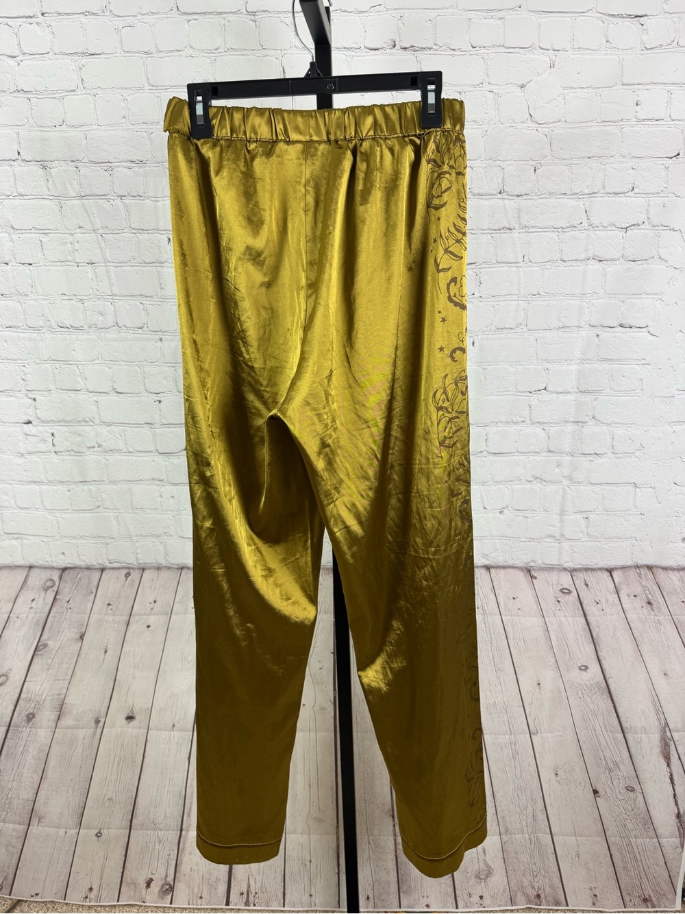 Official Taylor Swift Fearless (Taylor's Version) Gold Satin Pajama Set XL - Picture 8 of 13